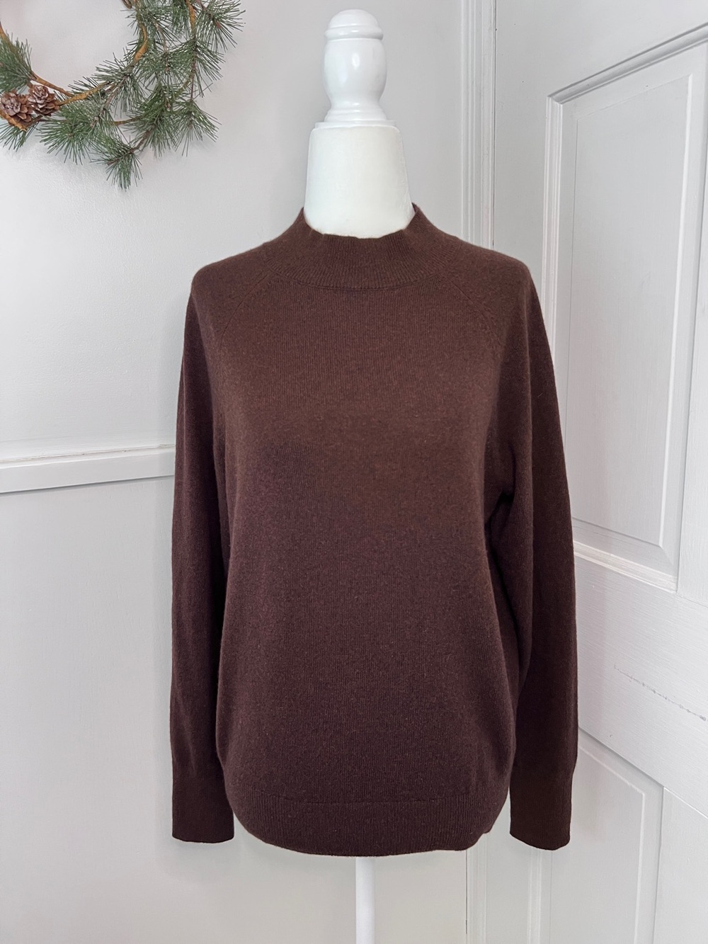 Everlane The Cashmere Raglan Mockneck Pullover Sweater in Heathered Java